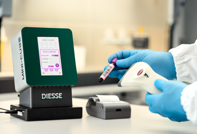 Mini Cube – ESR pre malé laboratóriá a ambulancie lekárov