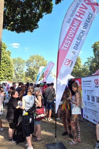 Testování na pohlavně přenosné infekce v Pride Parku během Prague Pride 2026.